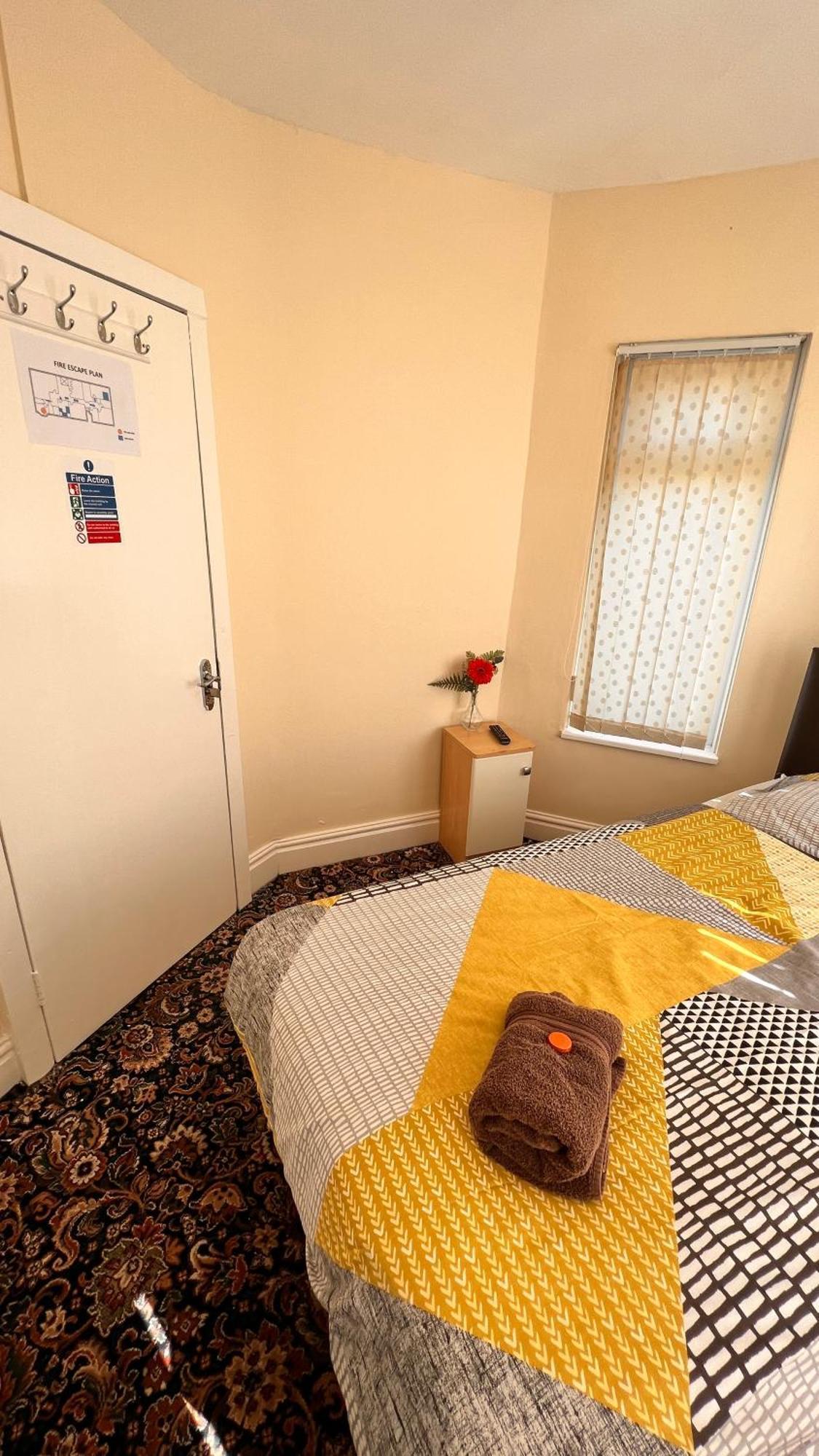 Castle Lodge Guest House 86-88 Sheil Rd L6 3Af 리버풀 외부 사진