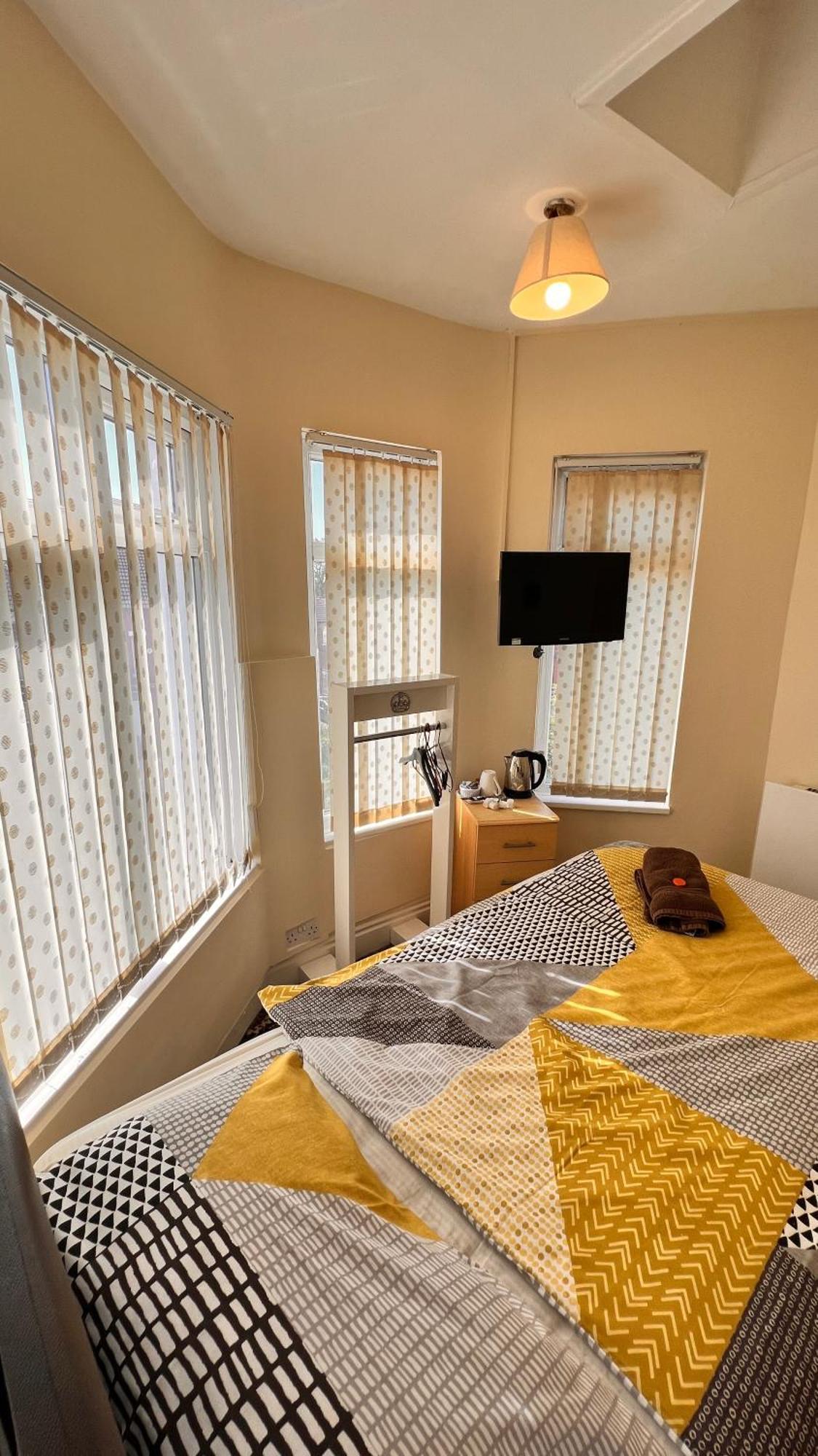 Castle Lodge Guest House 86-88 Sheil Rd L6 3Af 리버풀 외부 사진
