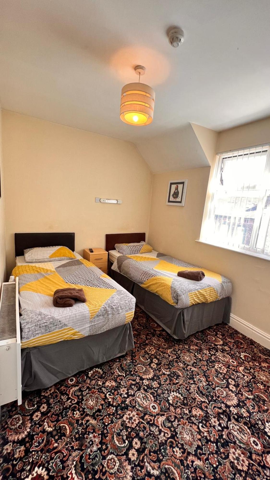 Castle Lodge Guest House 86-88 Sheil Rd L6 3Af 리버풀 외부 사진