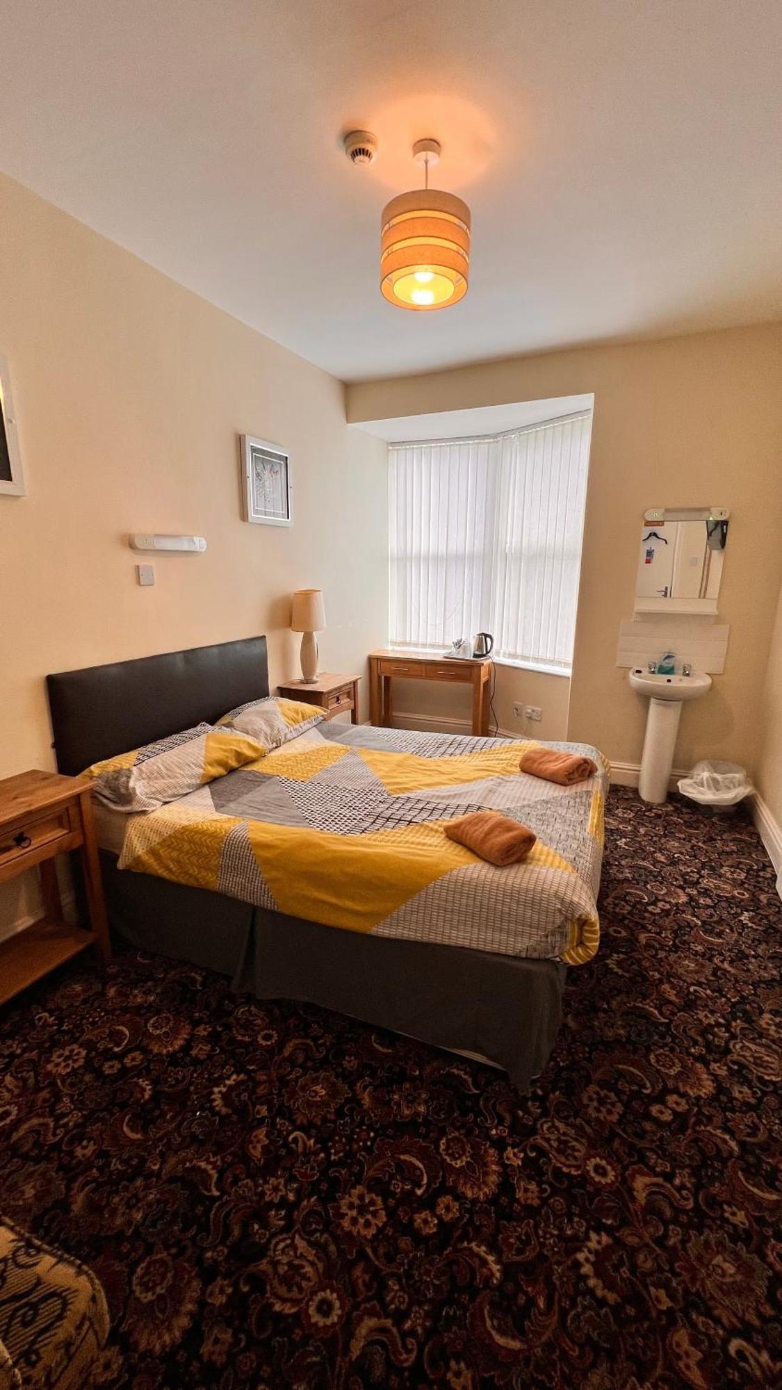 Castle Lodge Guest House 86-88 Sheil Rd L6 3Af 리버풀 외부 사진