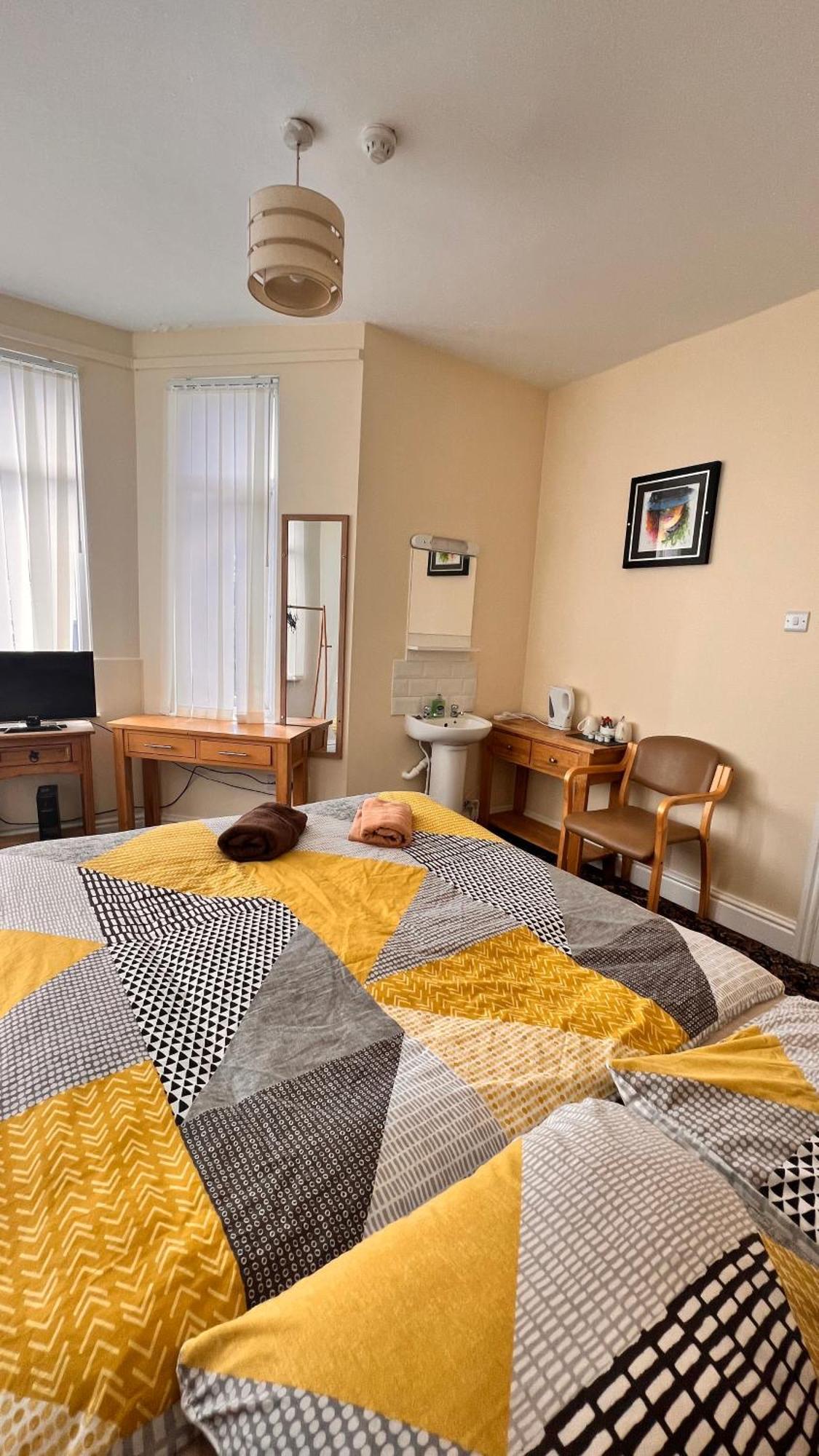 Castle Lodge Guest House 86-88 Sheil Rd L6 3Af 리버풀 외부 사진