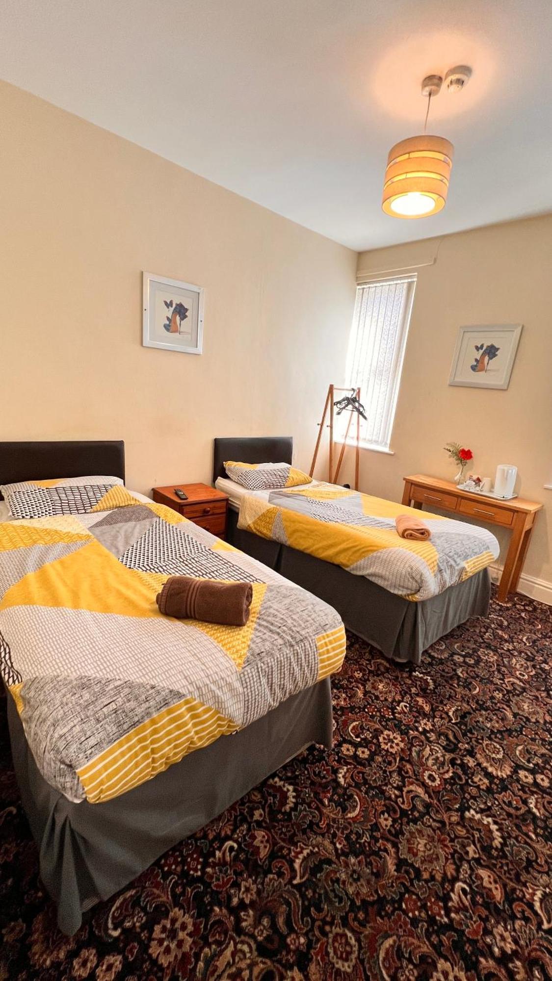 Castle Lodge Guest House 86-88 Sheil Rd L6 3Af 리버풀 외부 사진