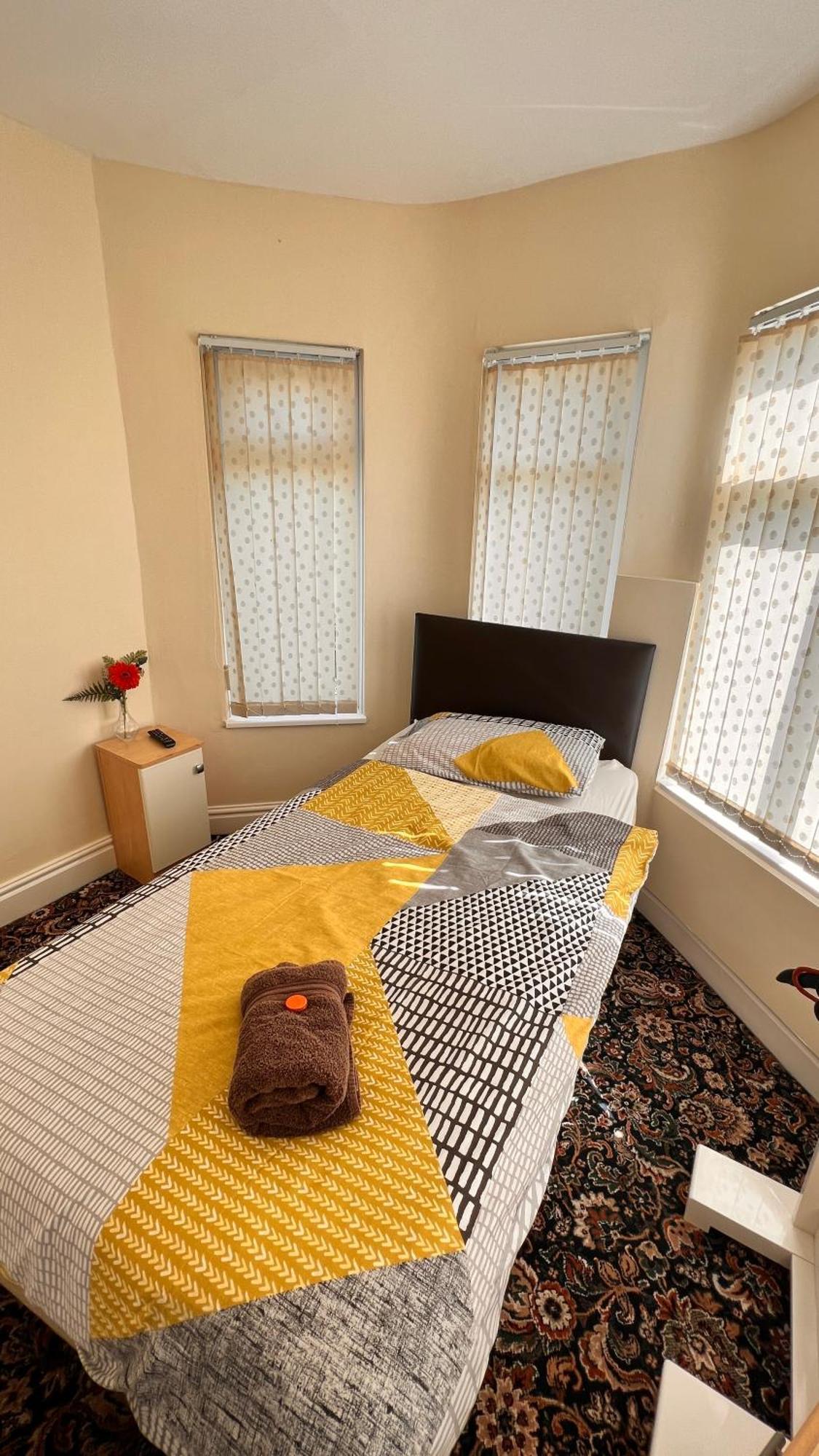 Castle Lodge Guest House 86-88 Sheil Rd L6 3Af 리버풀 외부 사진