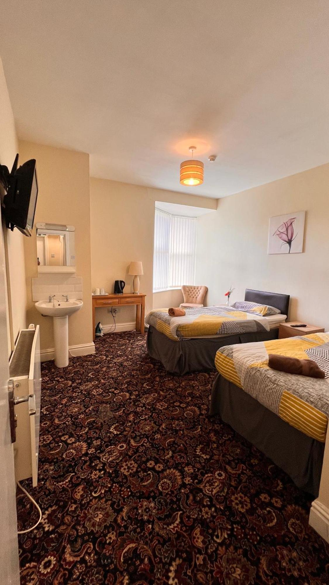 Castle Lodge Guest House 86-88 Sheil Rd L6 3Af 리버풀 외부 사진