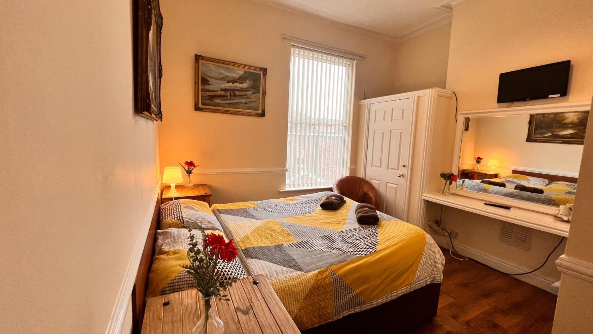 Castle Lodge Guest House 86-88 Sheil Rd L6 3Af 리버풀 외부 사진