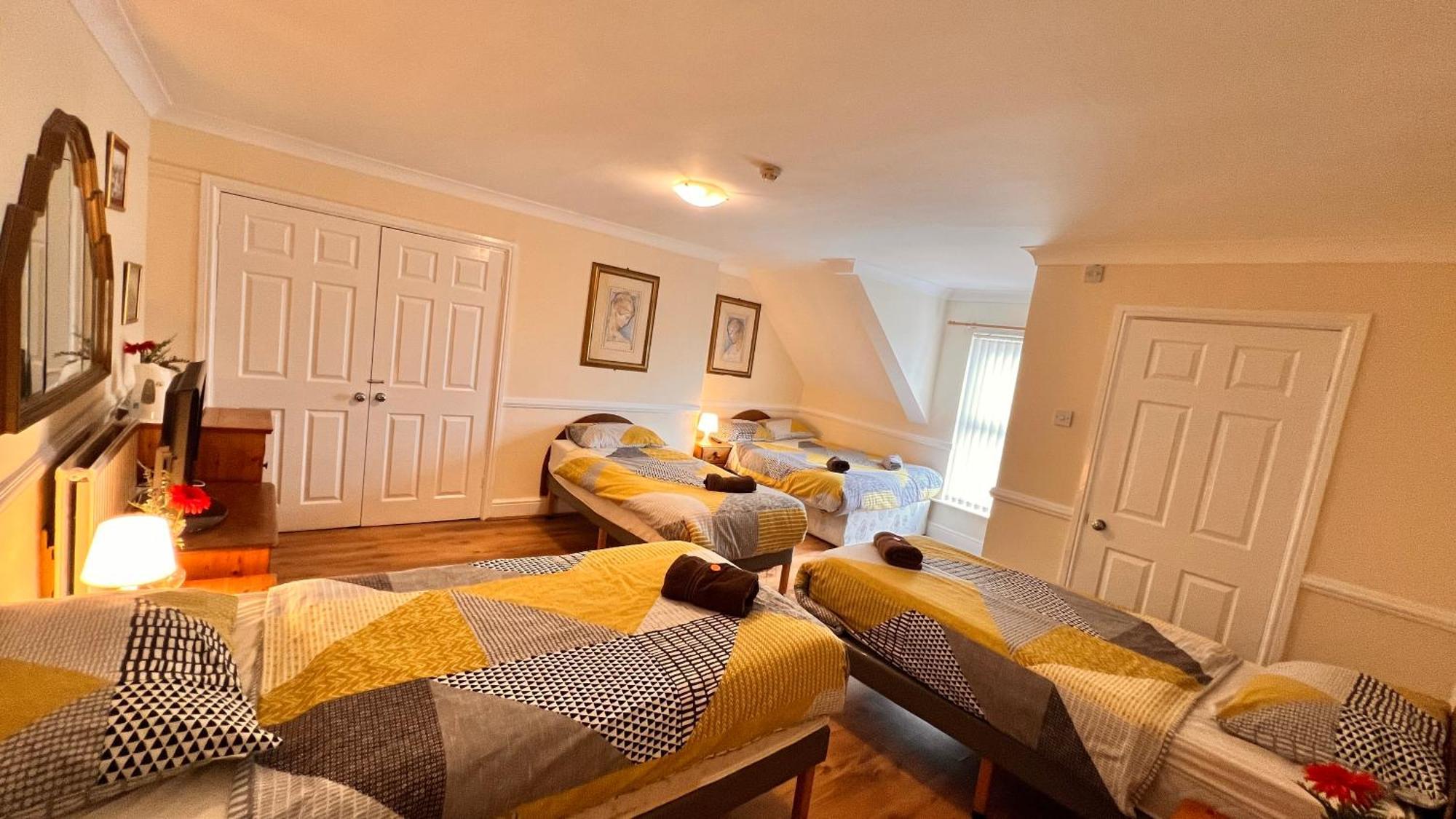 Castle Lodge Guest House 86-88 Sheil Rd L6 3Af 리버풀 외부 사진