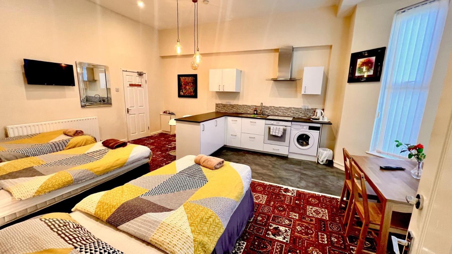 Castle Lodge Guest House 86-88 Sheil Rd L6 3Af 리버풀 외부 사진