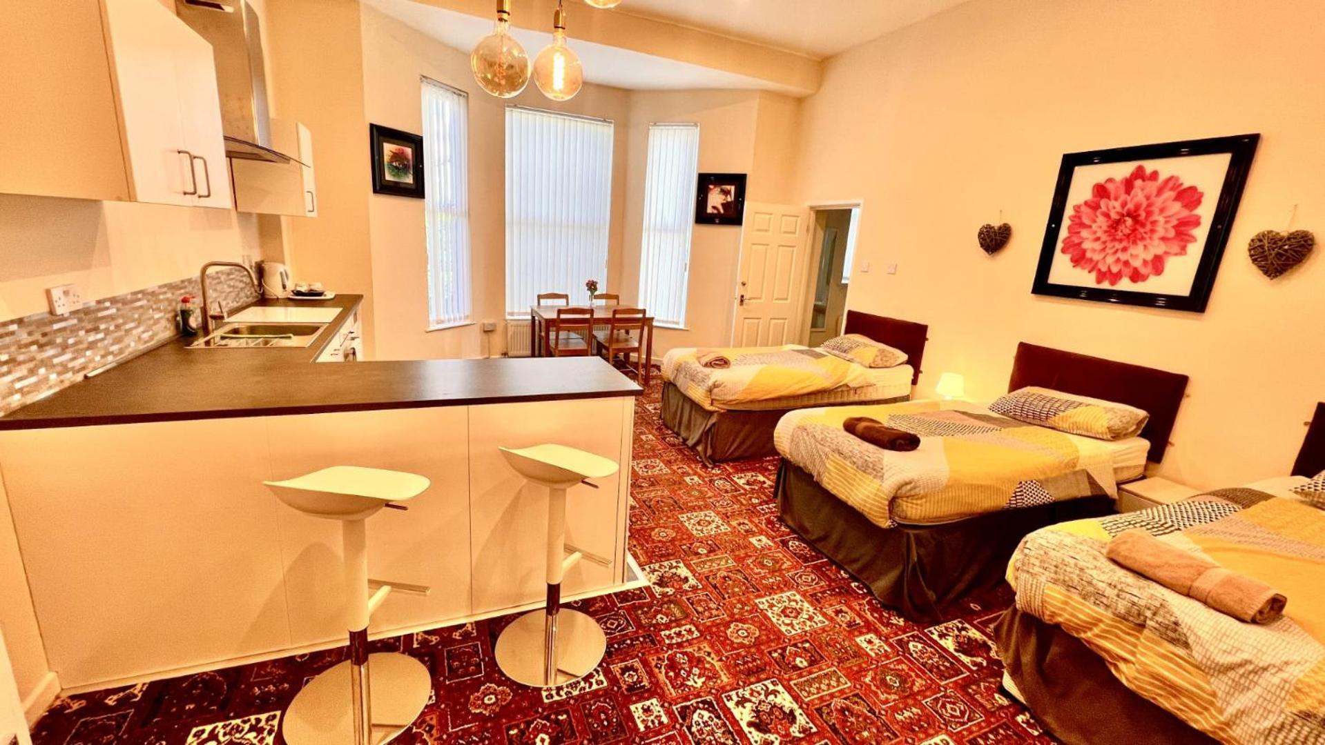 Castle Lodge Guest House 86-88 Sheil Rd L6 3Af 리버풀 외부 사진